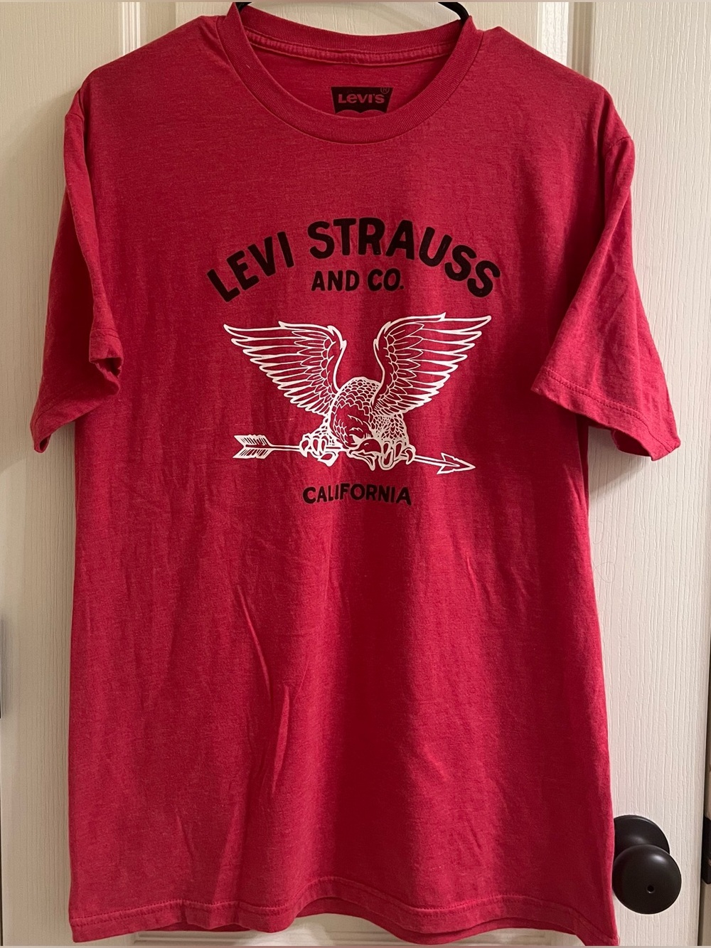 Levi’s eagle tee